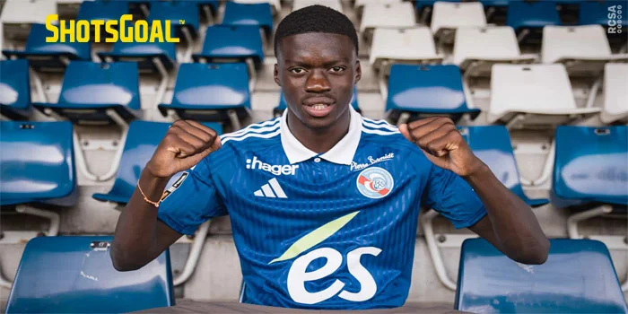 Mamadou Sarr Pilar Muda Baru di Jantung Pertahanan Strasbourg