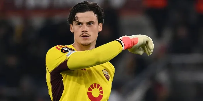 Liverpool Incar Kiper AS Roma Mile Svilar