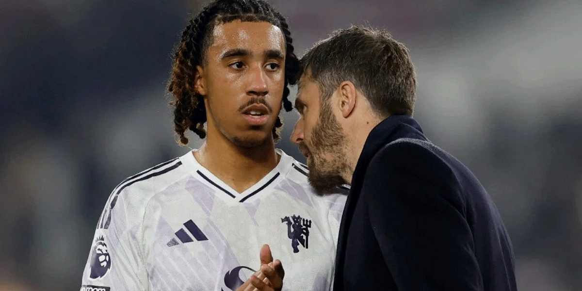 Michael Carrick Puji Leny Yoro Penyelamat Manchester United